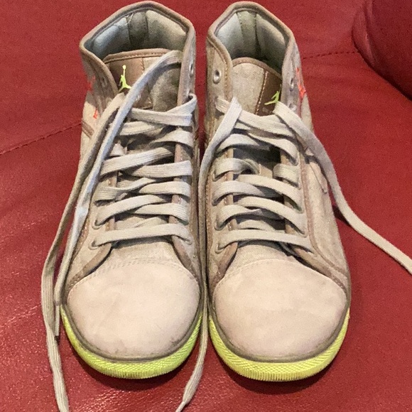 Jordan hi-tops - Picture 2 of 6